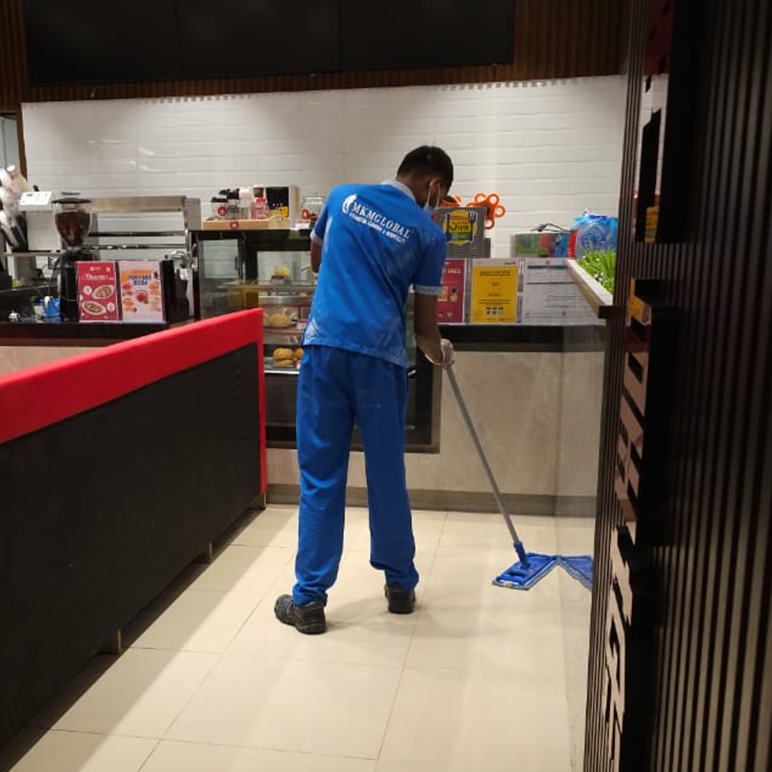 MKM shopping mall cleaning team supporting a public environment
